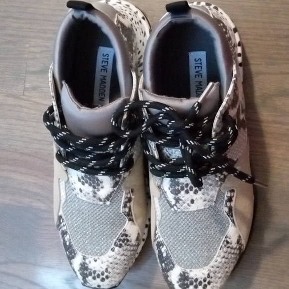 Steve Madden sneakers size 8 - Picture 2 of 5